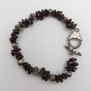 Vintage Garnet Chip Beaded Bracelet Silver Tone Floral Toggle Clasp 7 Inch